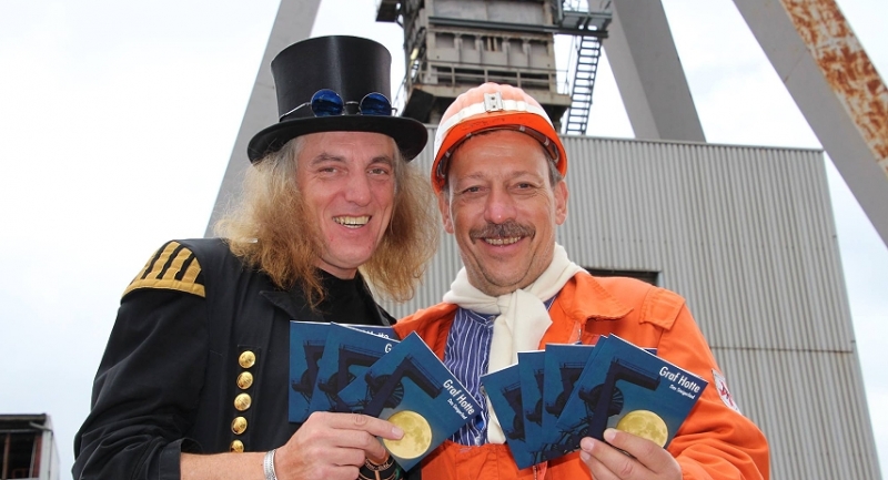 Klaus Herzmanatus und Graf Hotte (l.) präsentieren die Neuauflage vom Steigerlied.